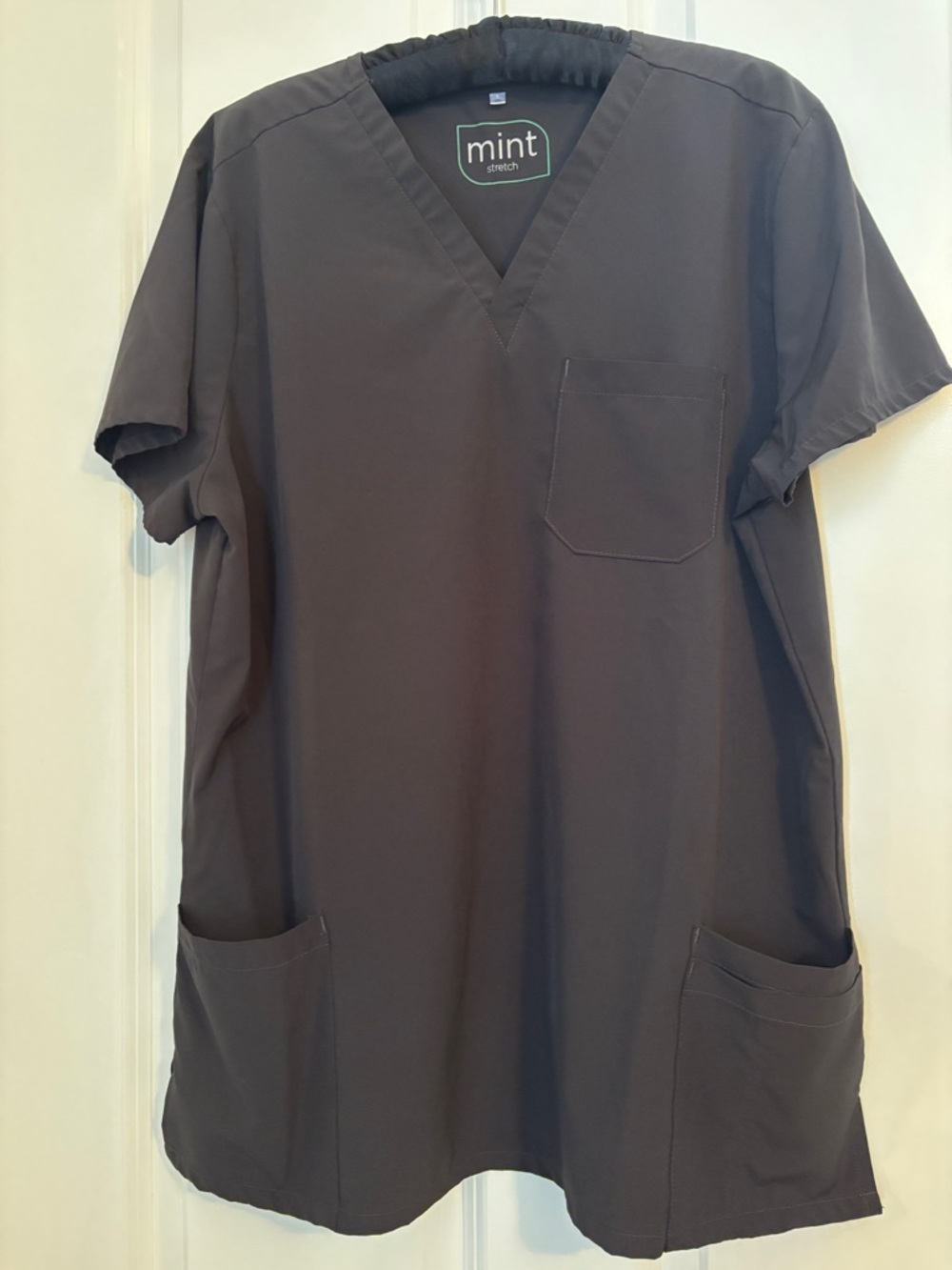 Mint - Men’s Short Sleeve V-Neck Scrub Top in Black.  Size XL.  Poly Blend
